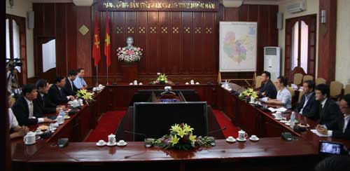 越南三星组合总经理Shim Won Hwan先生会见太原省领导