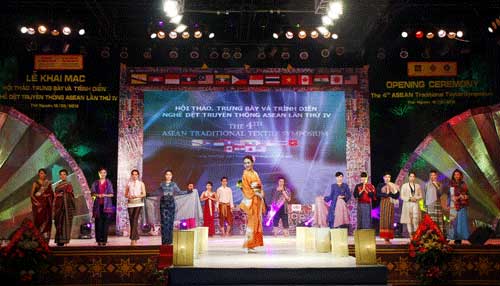 第四届东盟传统纺织业展会和会议的开幕式